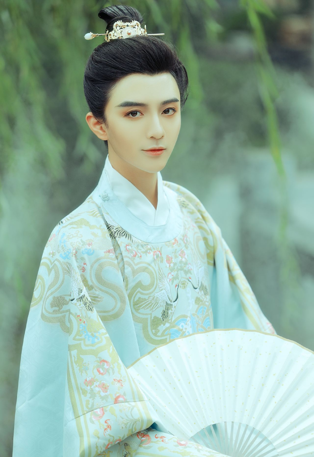 鹤川颜值真高,穿汉服好有"温柔王爷范",小说里的男主有脸了